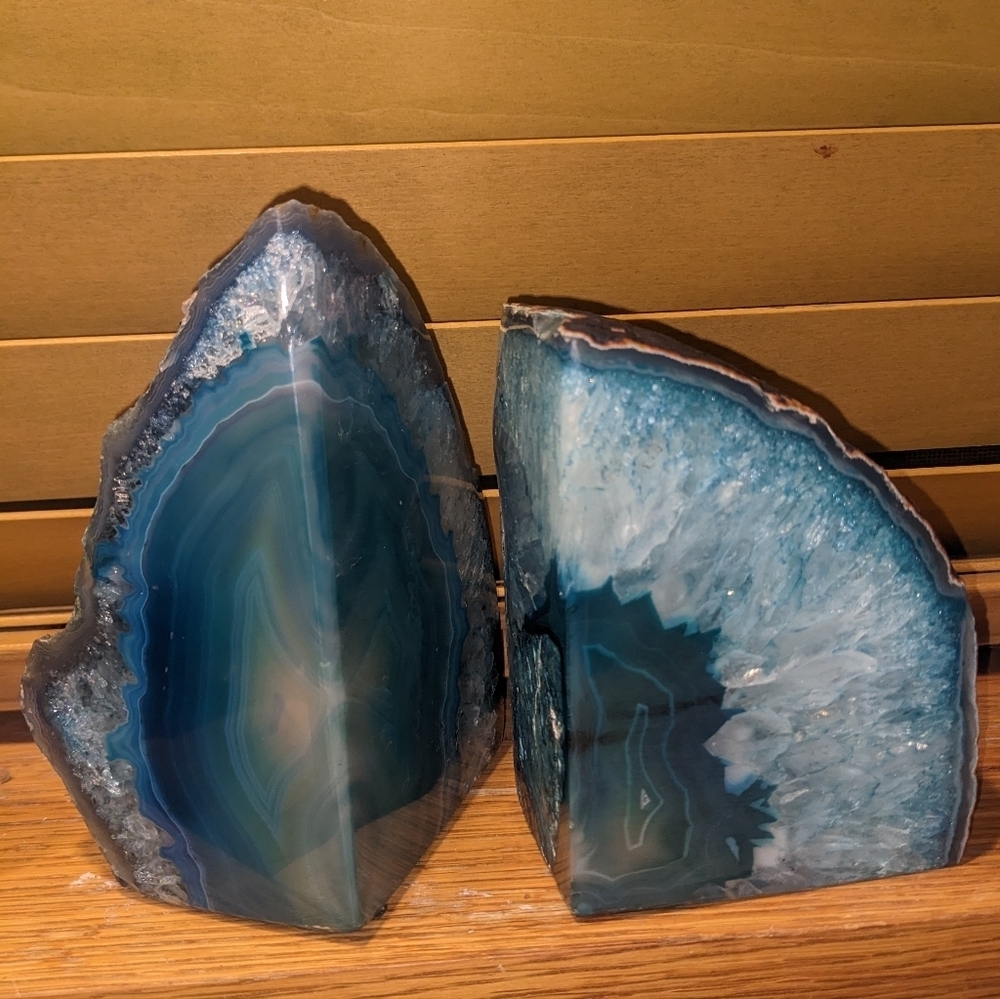 💲ON SALE💲Agate Geode Sections Pair of Dyed Turquoise Crystals - Picture 3 of 15